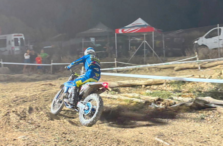 MÁS DE DOS HORAS DE CARRERAS DE ENDURO INDOOR EN JÓDAR