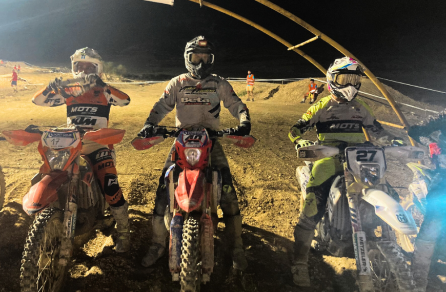 PILOTOS DE BUEN NIVEL ENTONAN EL ENDURO INDOOR DE VÉLEZ RUBIO