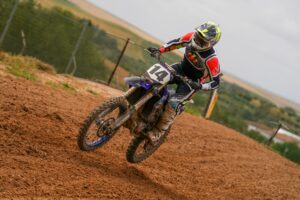 MOTOCROSS ANDALUZ EN MORÓN: EMOCIÓN Y NIVEL NACIONAL EN EL CIRCUITO GUADAÍRA