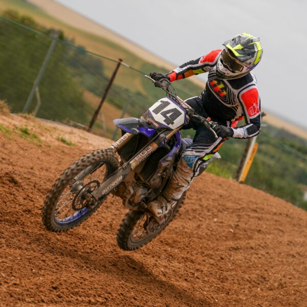 MOTOCROSS ANDALUZ EN MORÓN: EMOCIÓN Y NIVEL NACIONAL EN EL CIRCUITO GUADAÍRA