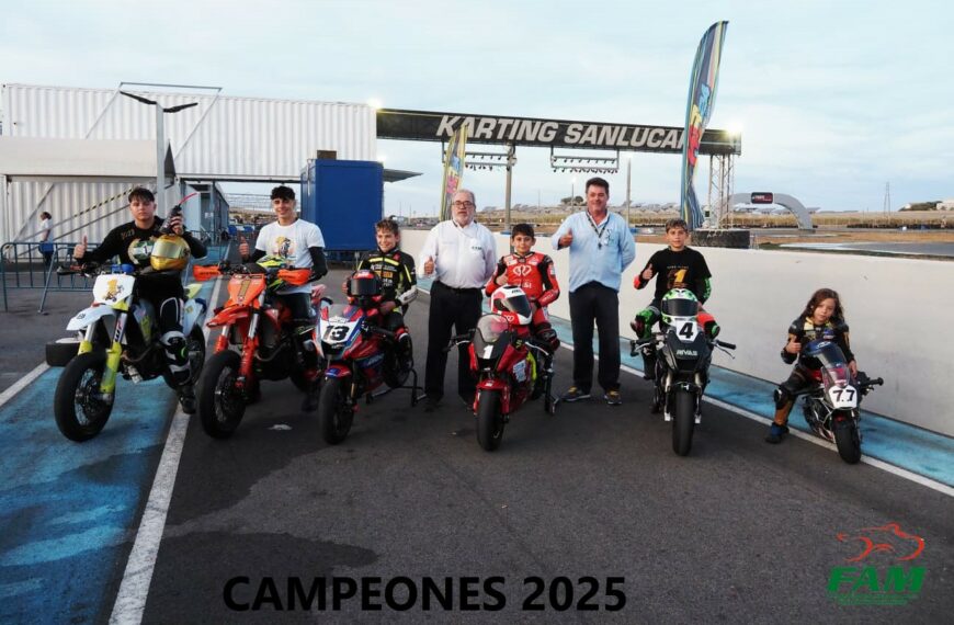 CAM Y SUPERMOTARD EN SANLÚCAR UN DÍA DE PASIÓN POR LA MINIVELOCIDAD