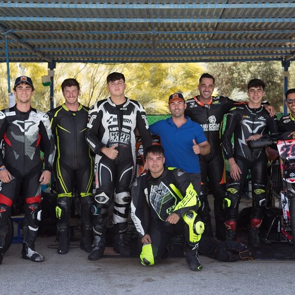 EMOCIÓN Y ESPECTÁCULO EN EL CAMPEONATO DE ANDALUCÍA DE SUPERMOTARD CELEBRADO EN EL CIRCUITO MIKE…