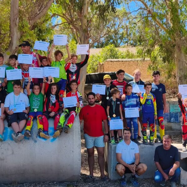DOS JORNADAS DE FORMACIÓN Y PASIÓN POR EL TRIAL EN GUALCHOS-CASTELL DE FERRO
