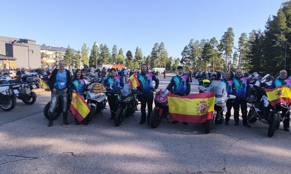 ÉXITO DEL MOTUTURISMO ESPAÑOL TRAS COMPLETAR 550 KILÓMETROS DE RUTA HISTÓRICA POR FINLANDIA