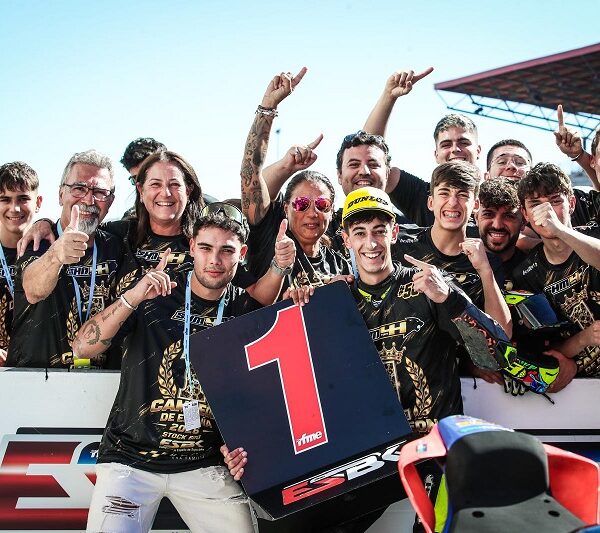 JOSÉ LUIS ARMARIO Y EL MOTOCICLISMO ANDALUZ SE EXHIBEN EN EL CIRCUITO DE NAVARRA EN…